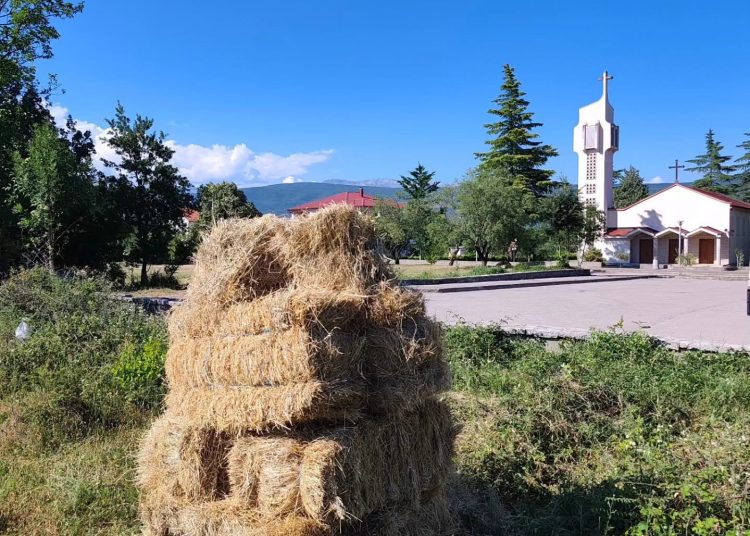 Uzarićani u zajedništvu vjere i tradicije: Paljenjem svitnjaka i hodočašćem na Crnašnicu proslavljena uočnica svetoga Ivana Krstitelja