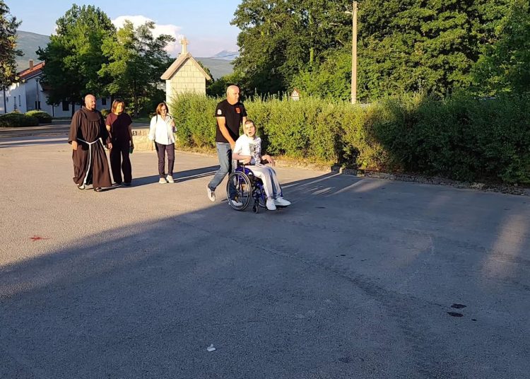 Uzarićani u zajedništvu vjere i tradicije: Paljenjem svitnjaka i hodočašćem na Crnašnicu proslavljena uočnica svetoga Ivana Krstitelja