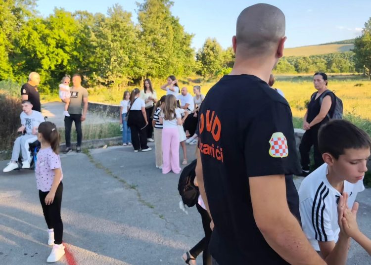 Uzarićani u zajedništvu vjere i tradicije: Paljenjem svitnjaka i hodočašćem na Crnašnicu proslavljena uočnica svetoga Ivana Krstitelja