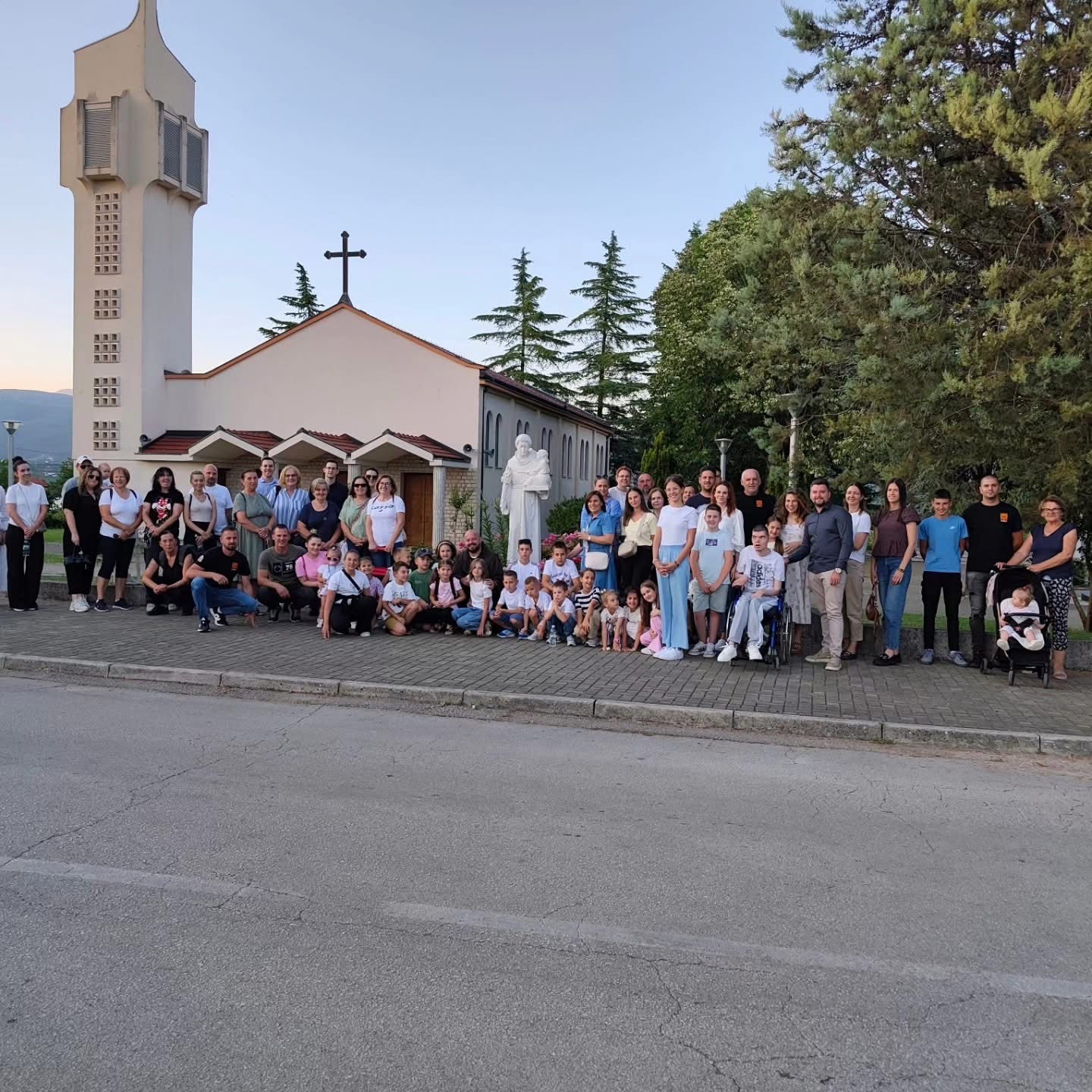 Uzarićani u zajedništvu vjere i tradicije: Paljenjem svitnjaka i hodočašćem na Crnašnicu proslavljena uočnica svetoga Ivana Krstitelja Uzarićani u zajedništvu vjere i tradicije: Paljenjem svitnjaka i hodočašćem na Crnašnicu proslavljena uočnica svetoga Ivana Krstitelja