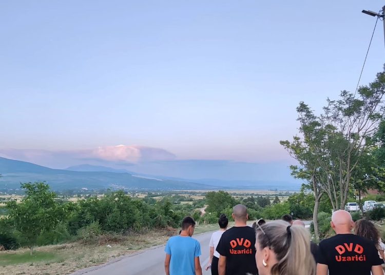 Uzarićani u zajedništvu vjere i tradicije: Paljenjem svitnjaka i hodočašćem na Crnašnicu proslavljena uočnica svetoga Ivana Krstitelja