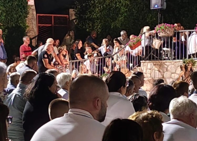 Uzarićani u zajedništvu vjere i tradicije: Paljenjem svitnjaka i hodočašćem na Crnašnicu proslavljena uočnica svetoga Ivana Krstitelja