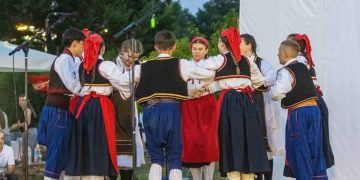 Široki Brijeg: Brojni posjetitelji uživali u večeri folklora u Kočerinu