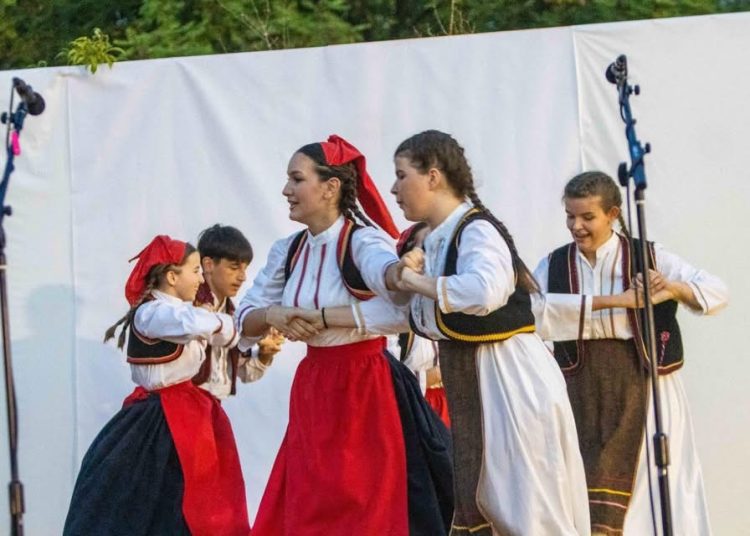 Široki Brijeg: Brojni posjetitelji uživali u večeri folklora u Kočerinu