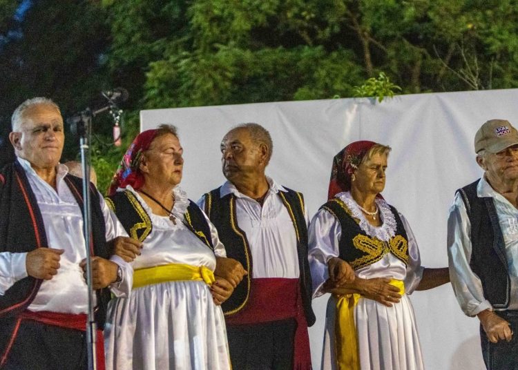 Široki Brijeg: Brojni posjetitelji uživali u večeri folklora u Kočerinu
