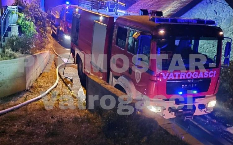 Mostarski vatrogasci gasili požar na kući u Rodoču