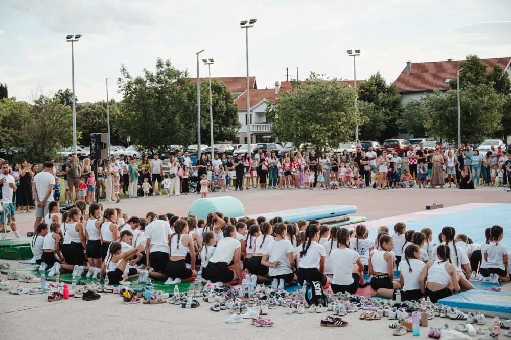 Petra Pobrić s mladim gimnastičarima ispisala jednu od najljepših sportskih priča Širokog Brijega Petra Pobrić s mladim gimnastičarima ispisala jednu od najljepših sportskih priča Širokog Brijega