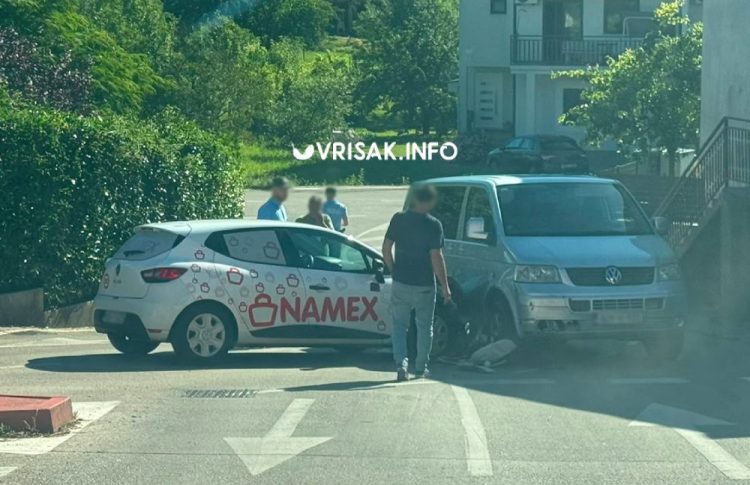 Široki Brijeg: Prometna nezgoda u Njivicama, sudarili se kombi i Clio