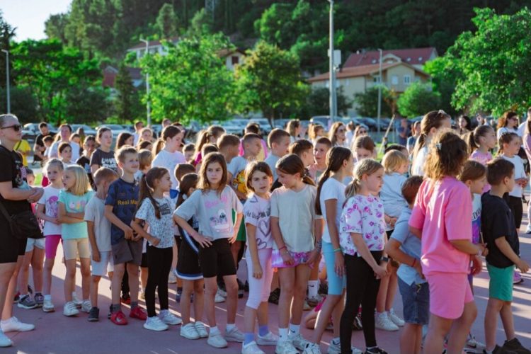 Široki Brijeg slavi početak ljetnih praznika: „Zbogom školo, dobro došlo ljeto“