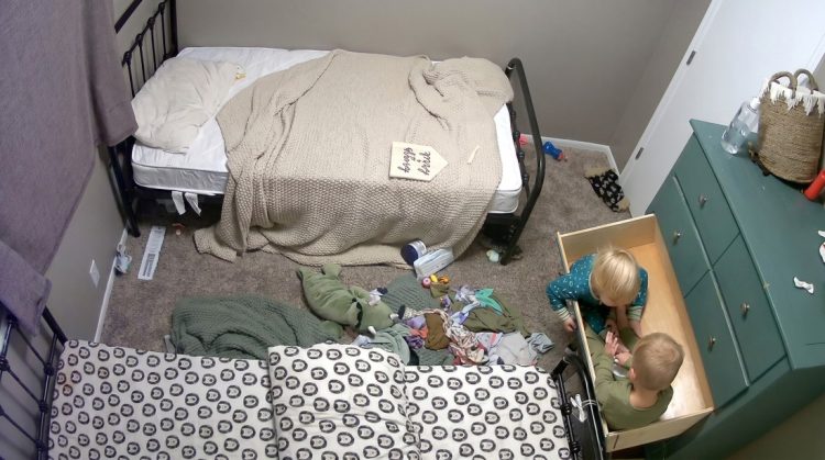Majka provjerila blizance prije spavanja pa ostala u šoku: Prizor iz sobe nasmijao milijune