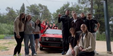 Maturanti u Čitluku profesoru poklonili automobil