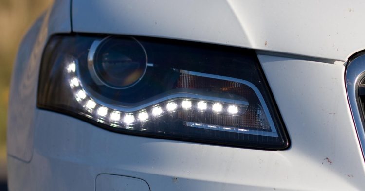 Savjet koji spašava život: Ovu kobnu grešku čine vozači modernih automobila po kiši