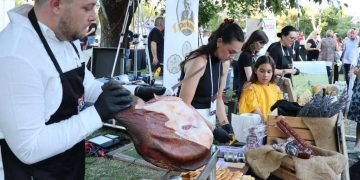 Trnjak Fest u Ljubuškom okupio rekordnih 30 vinarija i brojne ljubitelje vina