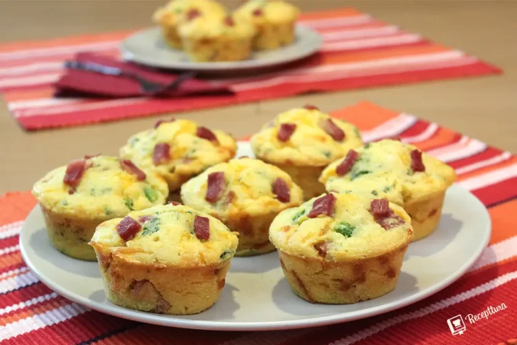 Slani muffini sa šunkom, sirom i povrćem