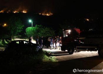 Požar kod Mostara stigao do prvih kuća u Malom Polju, vatrogasci i mještani spriječili katastrofu