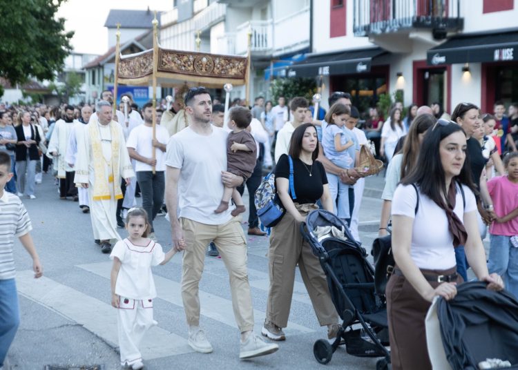 Tijelovska procesija okupila mnoštvo vjernika u Širokom Brijegu