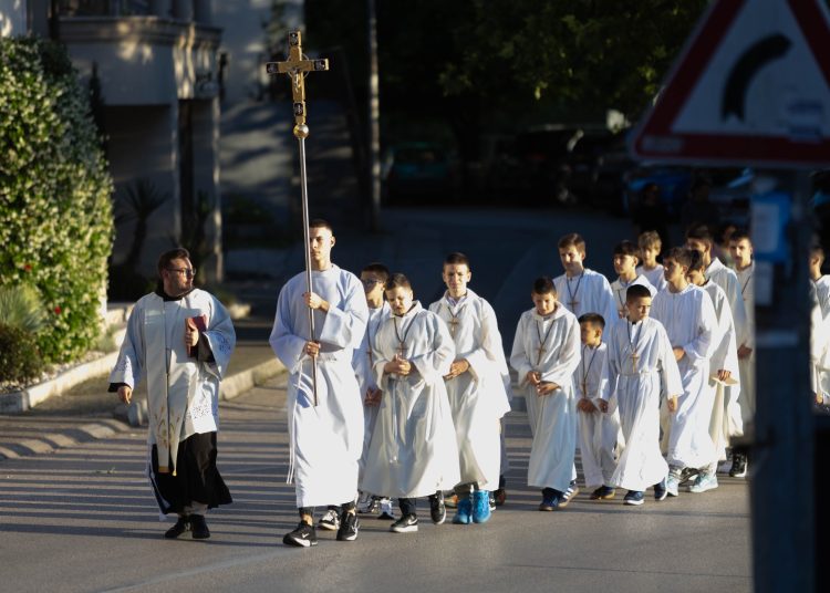 Tijelovska procesija okupila mnoštvo vjernika u Širokom Brijegu
