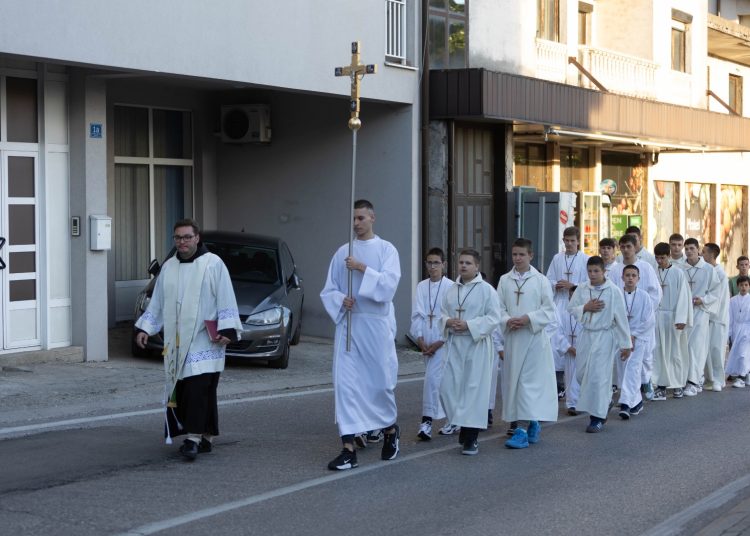 Tijelovska procesija okupila mnoštvo vjernika u Širokom Brijegu