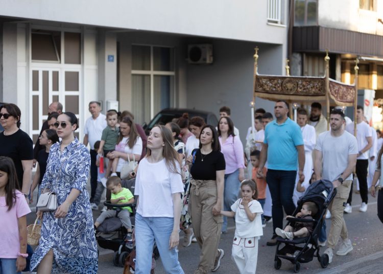 Tijelovska procesija okupila mnoštvo vjernika u Širokom Brijegu