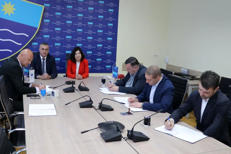 Vlada HNŽ osigurala 1,65 milijuna KM za obnovu lokalnih prometnica u više gradova i općina