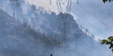 Hercegovinu uhvatila velika vatrena stihija na dva mjesta: Izgorili električni stupovi