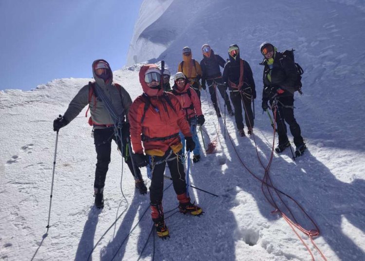 Preko zaleđenih i opasnih staza do vrha Alpa: Ekipa iz Hercegovine uspješno se popela na Mont Blanc