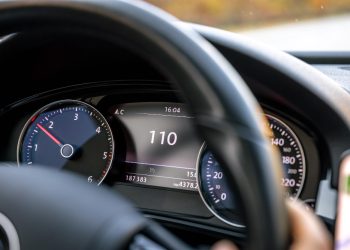 Kako znati da su na autu vraćani kilometri? Ovo su znakovi koji pozivaju na oprez