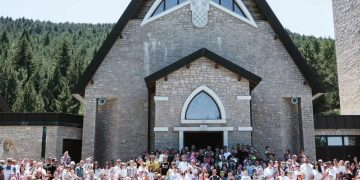 Obiteljski susret u Masnoj Luci okupio oko 100 parova i više od 200 djece