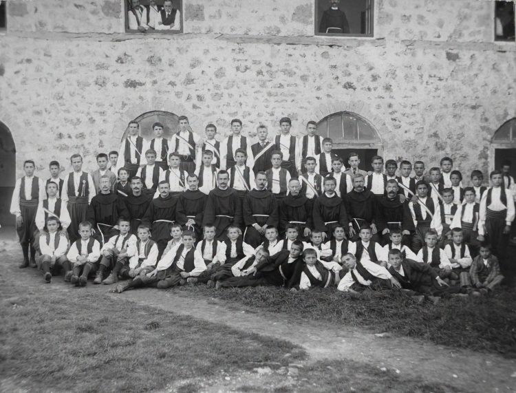 Jedna fotografija, velika priča: Antun Branko Šimić i generacija gimnazijalaca iz 1910.