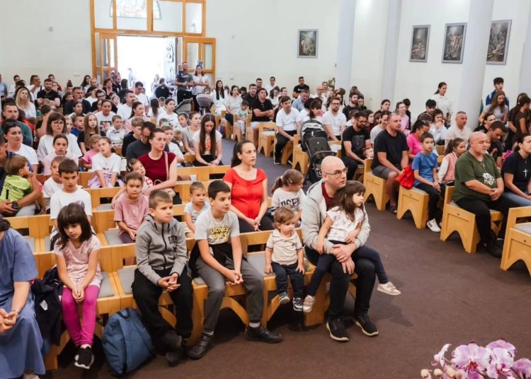 Obiteljski susret u Masnoj Luci okupio oko 100 parova i više od 200 djece