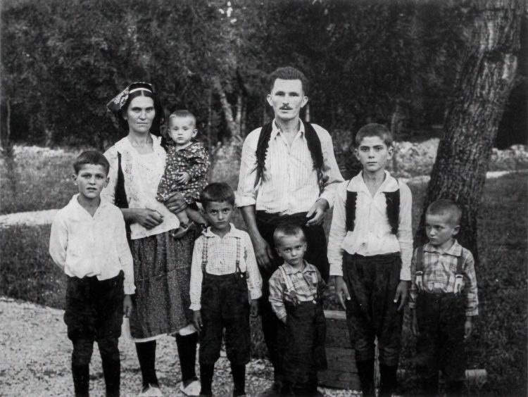 Zašto je šest sinova značilo put u siromaštvo? Jedna fotografija iz prošlosti Širokog Brijega ispričala sudbinu cijele Hercegovine