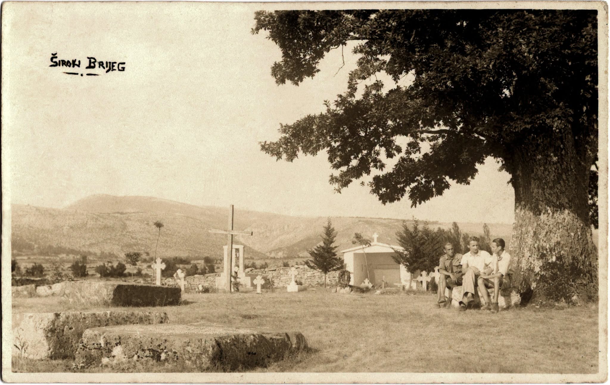 Iz prošlosti Širokog Brijega: Groblje sv. Ilije na Trnu 1930.ih Iz prošlosti Širokog Brijega: Groblje sv. Ilije na Trnu 1930.ih