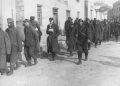 Široki Brijeg 1945.: Kolona zarobljenih njemačkih vojnika u centru grada