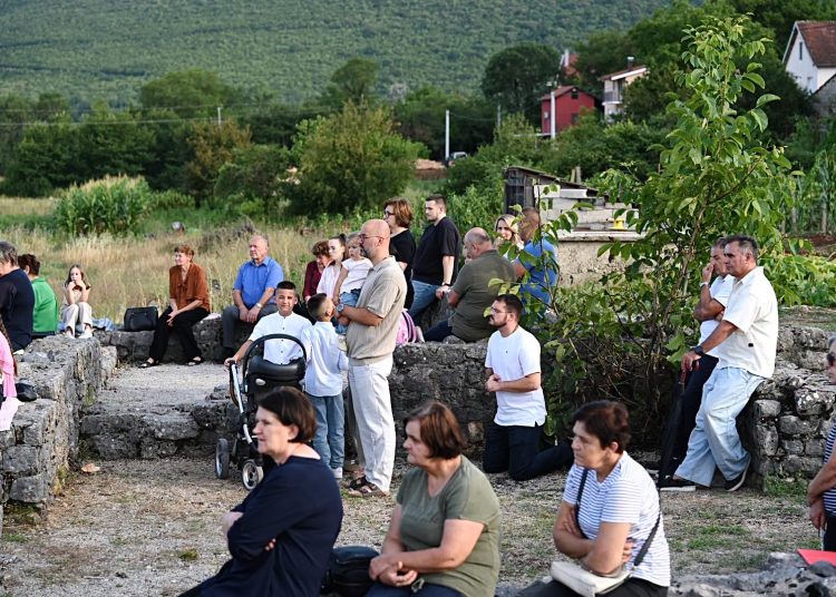 Sveta misa na Crkvini u Mokrom: Fra Jozo Grbeš istaknuo važnost mudrosti i tišine