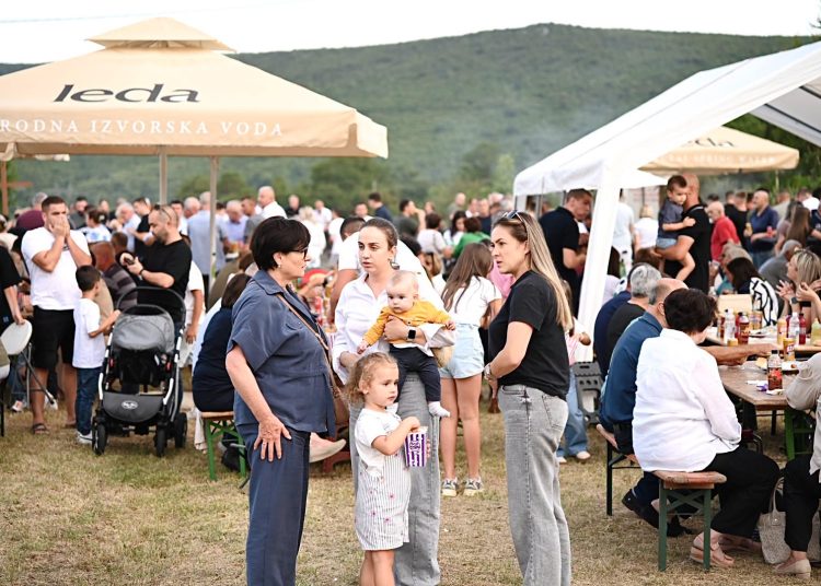 Sveta misa na Crkvini u Mokrom: Fra Jozo Grbeš istaknuo važnost mudrosti i tišine