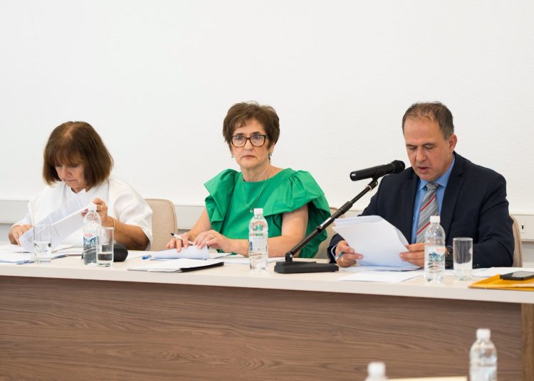 Široki Brijeg: Vijećnici jednoglasno usvojili odluke o dobiti Vodovoda, gradskim nekretninama i dodjeli Zlatnih plaketa