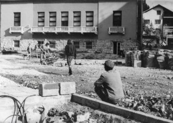 Široki Brijeg 1985.: Uređivanje centra i trga koji će kasnije nositi ime Gojka Šuška