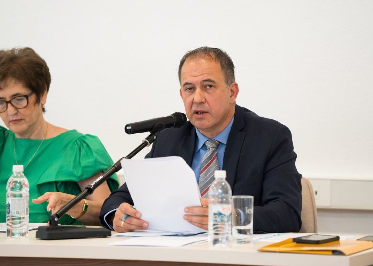 Široki Brijeg: Vijećnici jednoglasno usvojili odluke o dobiti Vodovoda, gradskim nekretninama i dodjeli Zlatnih plaketa