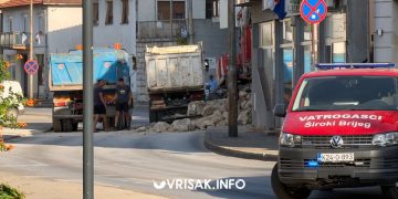 Počelo rušenje još jednog derutnog objekta u središtu Širokog Brijega