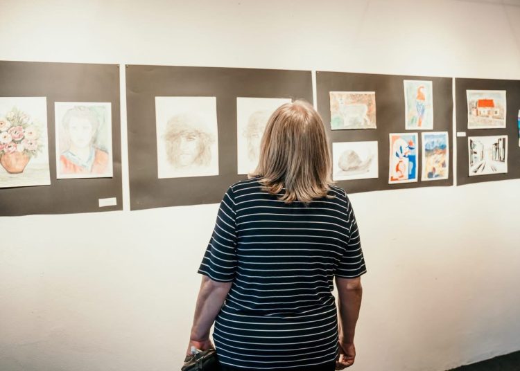 Široki Brijeg: U Galeriji Vrba otvorena izložba likovnih radova polaznika projekta „Treća dob“