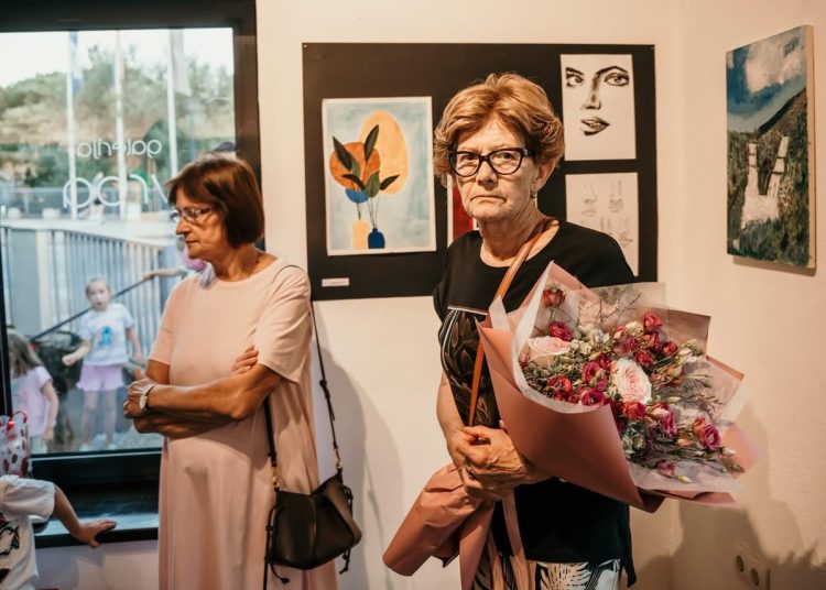 Široki Brijeg: U Galeriji Vrba otvorena izložba likovnih radova polaznika projekta „Treća dob“