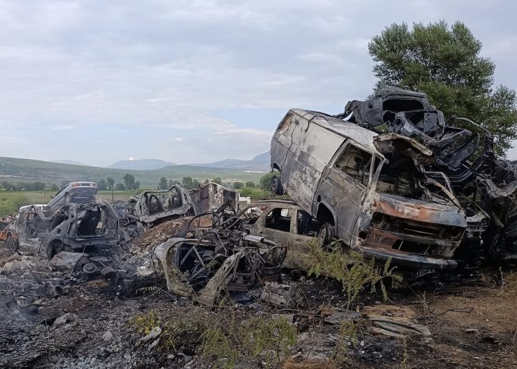 Požar u Širokom Brijegu: Gorio auto otpad u Ljutom Docu