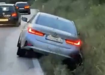 Ljubuški: Prometna nezgoda u Proboju, BMW završio u kanalu pored ceste