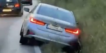 Ljubuški: Prometna nezgoda u Proboju, BMW završio u kanalu pored ceste