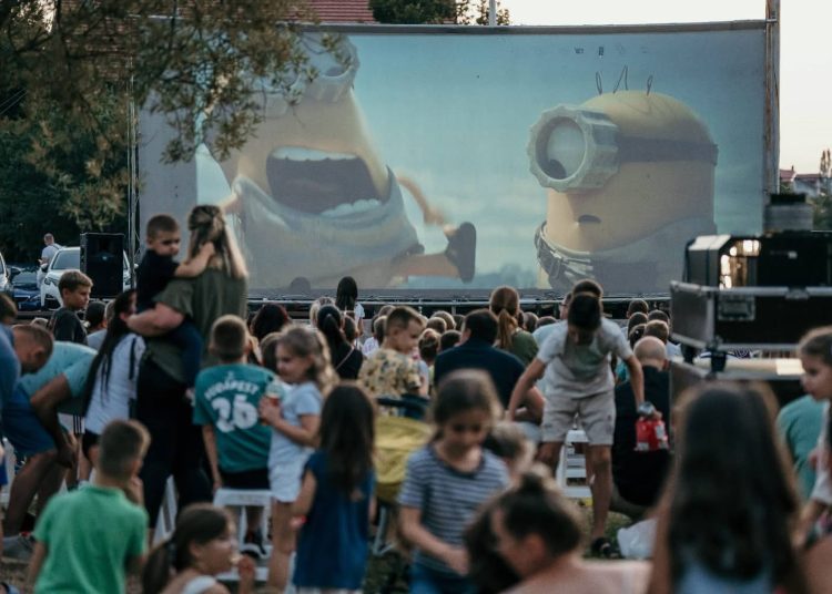 Brojna publika uživala u prvoj večeri Kina pod zvijezdama u Širokom Brijegu