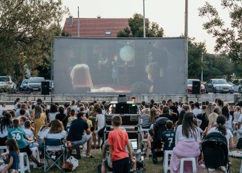 Brojna publika uživala u prvoj večeri Kina pod zvijezdama u Širokom Brijegu