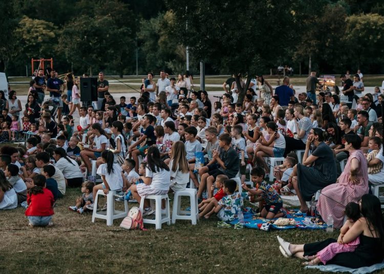 Brojna publika uživala u prvoj večeri Kina pod zvijezdama u Širokom Brijegu