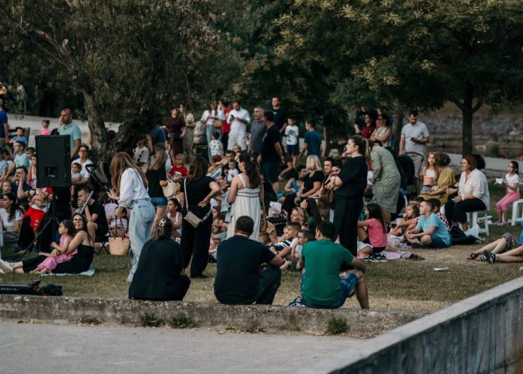 Brojna publika uživala u prvoj večeri Kina pod zvijezdama u Širokom Brijegu