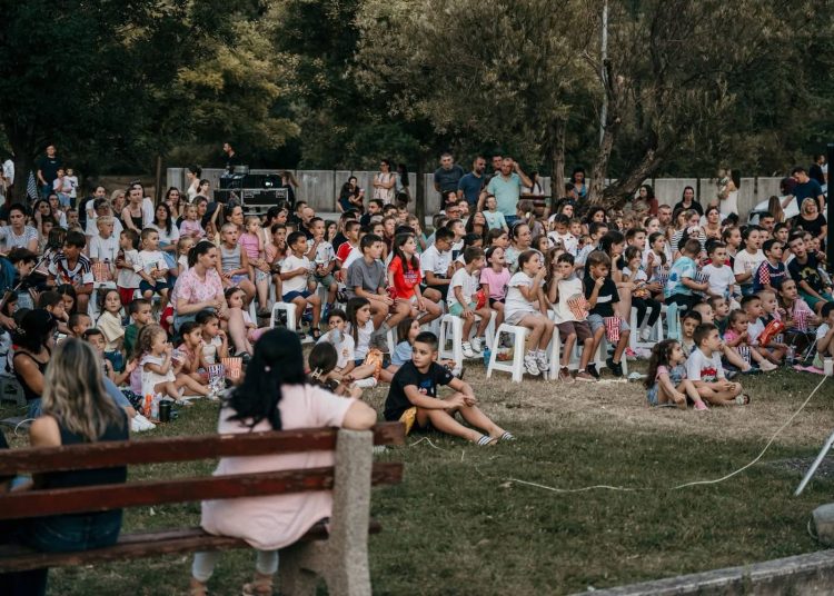 Brojna publika uživala u prvoj večeri Kina pod zvijezdama u Širokom Brijegu