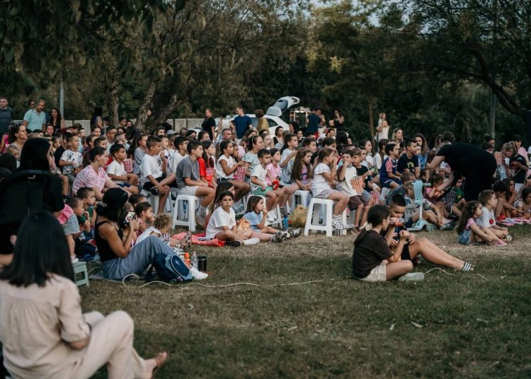 Brojna publika uživala u prvoj večeri Kina pod zvijezdama u Širokom Brijegu